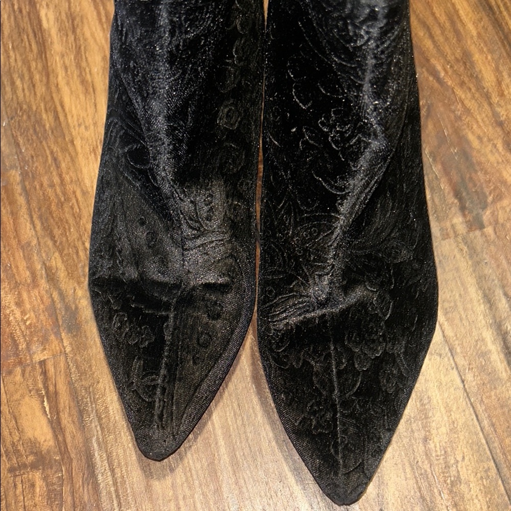 Black Velvet booties - Picture 2 of 4